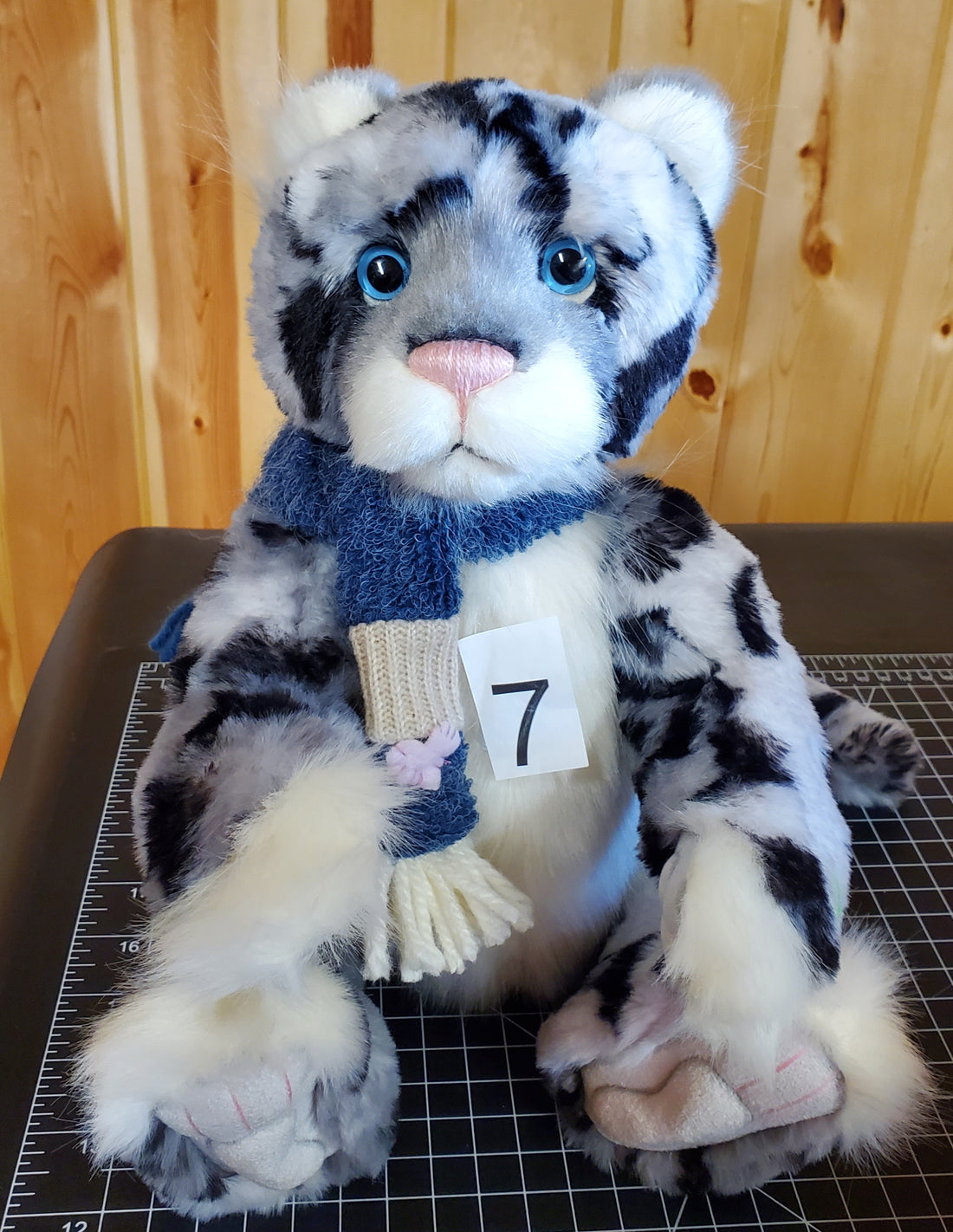 Babbledy - 16" Snow Leopard - Paw Store Exclusive by Charlie Bears