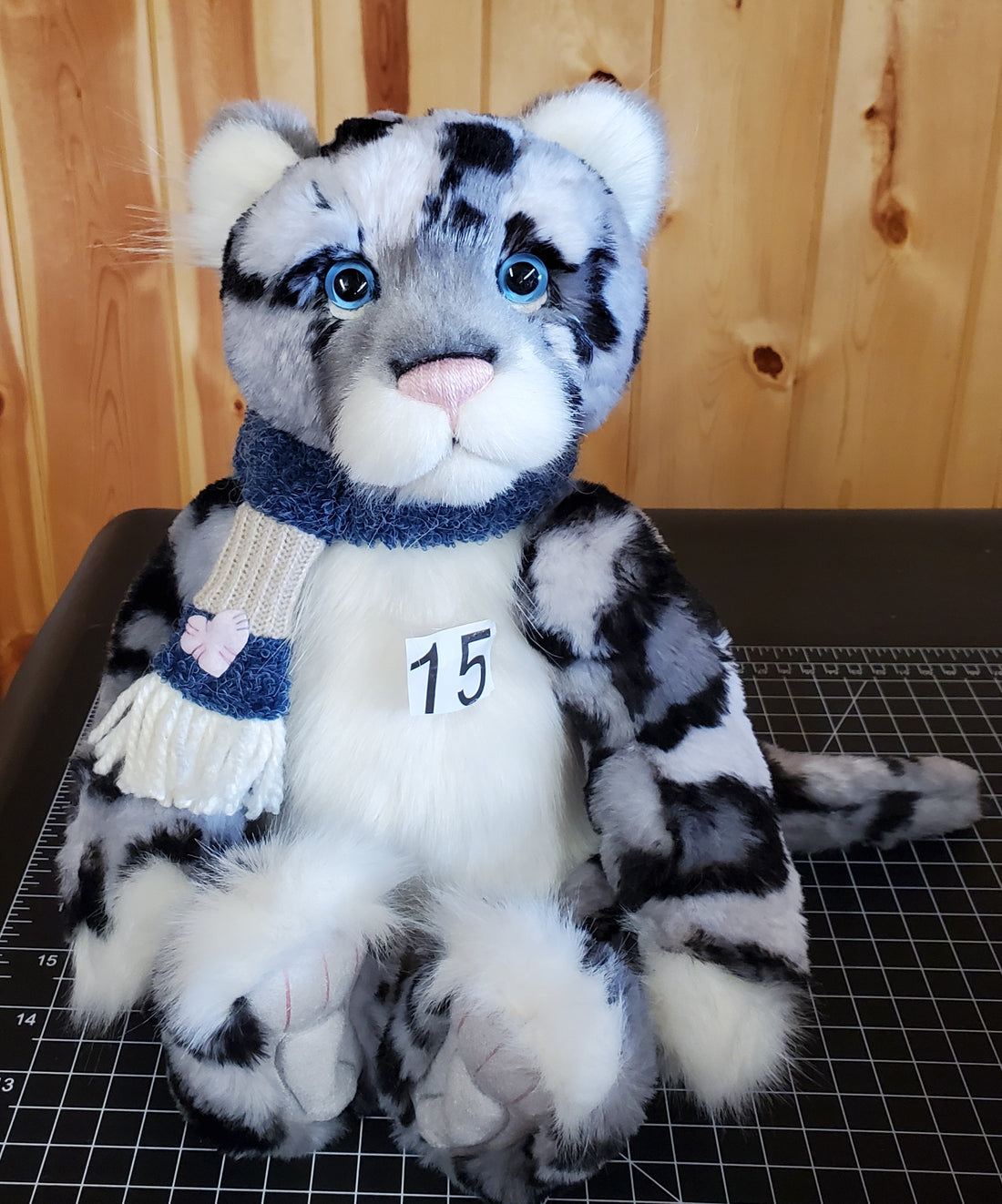 Babbledy - 16" Snow Leopard - Paw Store Exclusive by Charlie Bears